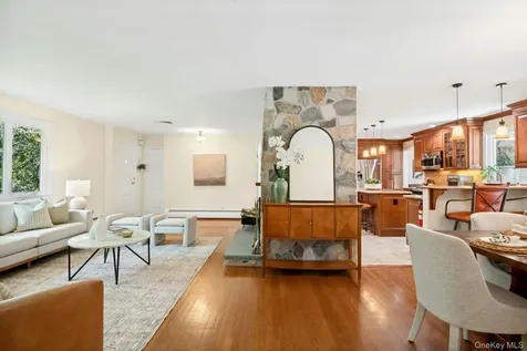 15 Deerfield Lane S Pleasantville NY 10570