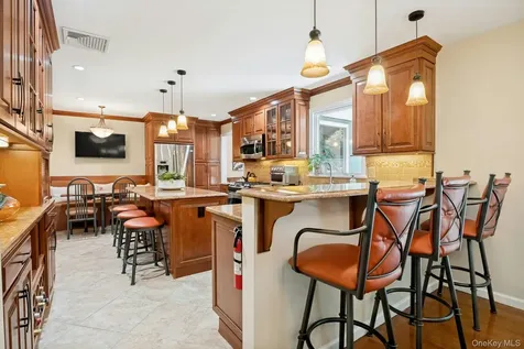 15 Deerfield Lane S Pleasantville NY 10570