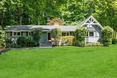 15 Deerfield Lane S Pleasantville NY 10570