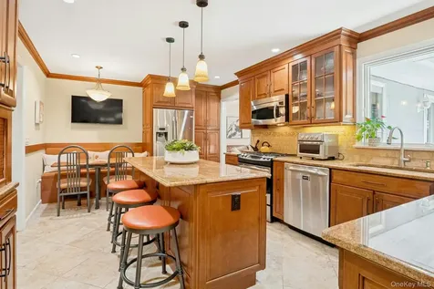 15 Deerfield Lane S Pleasantville NY 10570