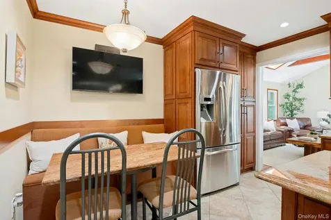 15 Deerfield Lane S Pleasantville NY 10570