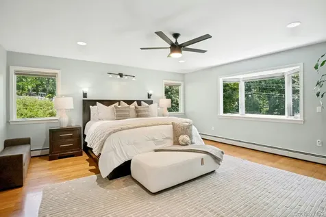 15 Deerfield Lane S Pleasantville NY 10570