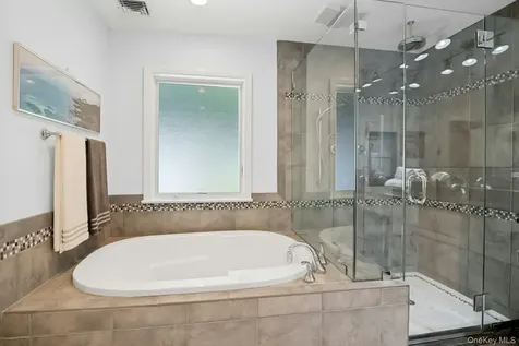 15 Deerfield Lane S Pleasantville NY 10570