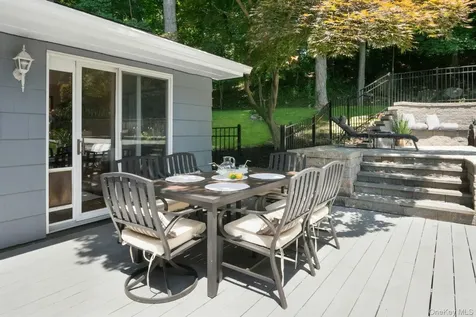 15 Deerfield Lane S Pleasantville NY 10570