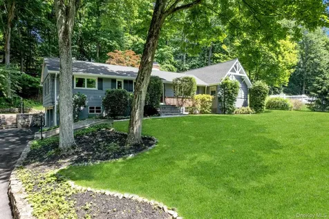15 Deerfield Lane S Pleasantville NY 10570