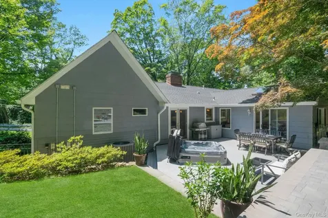 15 Deerfield Lane S Pleasantville NY 10570