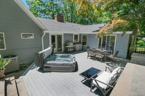 15 Deerfield Lane S Pleasantville NY 10570