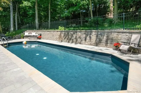 15 Deerfield Lane S Pleasantville NY 10570