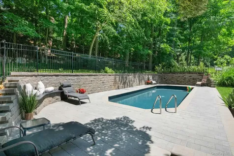 15 Deerfield Lane S Pleasantville NY 10570