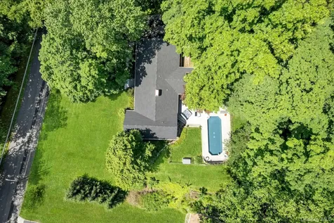 15 Deerfield Lane S Pleasantville NY 10570