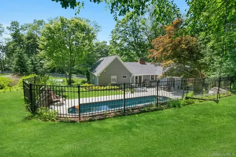 15 Deerfield Lane S Pleasantville NY 10570