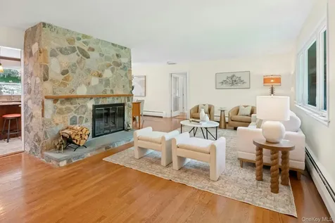 15 Deerfield Lane S Pleasantville NY 10570