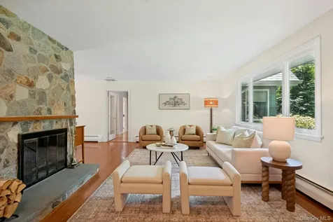15 Deerfield Lane S Pleasantville NY 10570