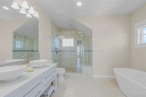 21 Shinnecock Road East Quogue NY 11942