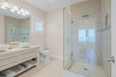 21 Shinnecock Road East Quogue NY 11942