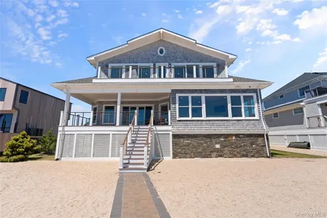 21 Shinnecock Road East Quogue NY 11942