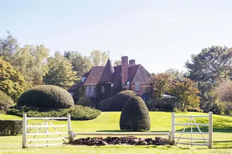 491 Muttontown Road Muttontown NY 11791