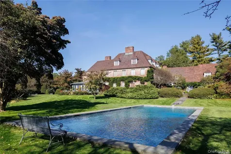 491 Muttontown Road Muttontown NY 11791
