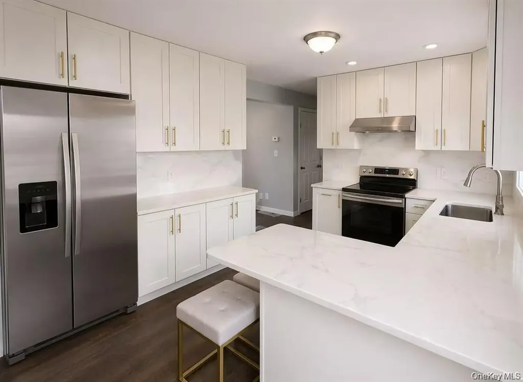 8 Harmony Lane Westbury NY 11590