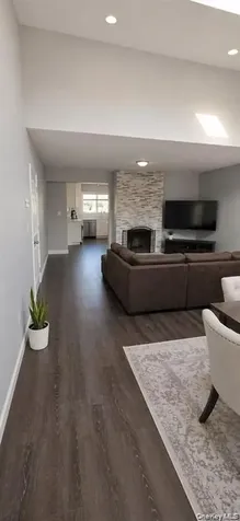8 Harmony Lane Westbury NY 11590