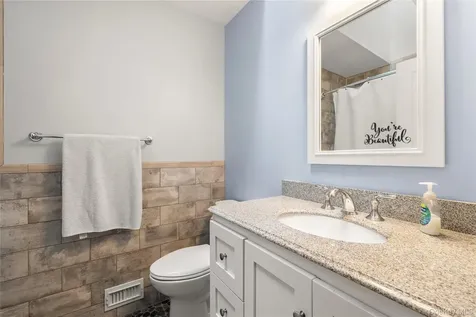 8 Victoria Drive Amityville NY 11701