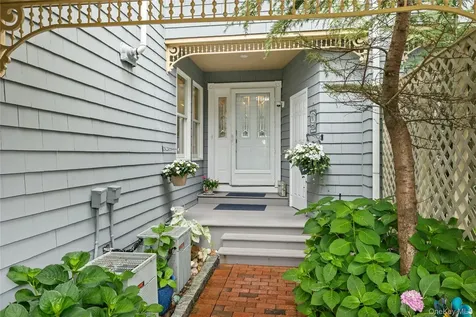 8 Victoria Drive Amityville NY 11701