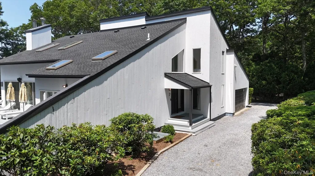 7 Midhampton Court Quogue NY 11959
