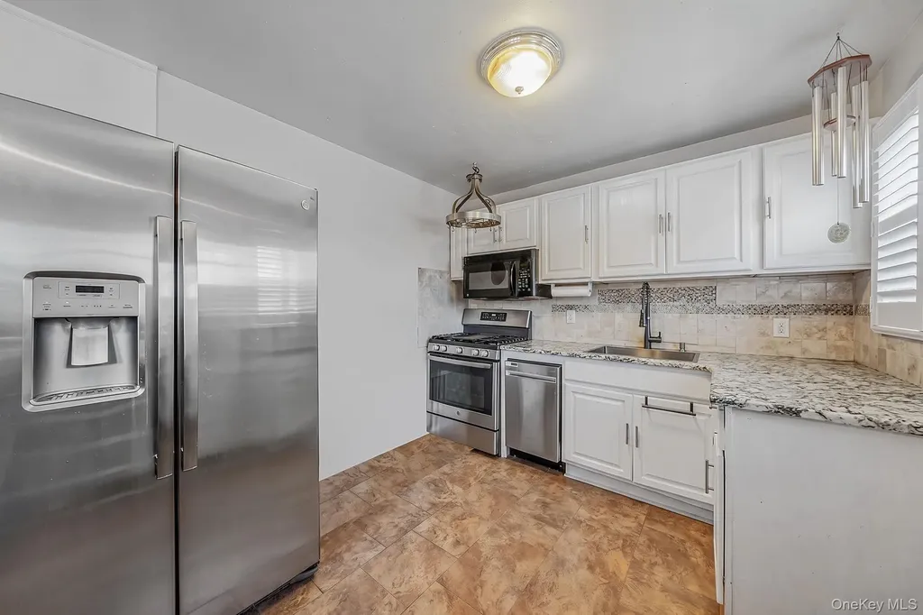 12123 238th Street Rosedale NY 11422