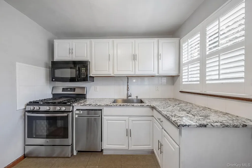12123 238th Street Rosedale NY 11422