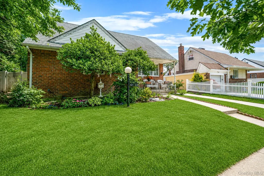 12123 238th Street Rosedale NY 11422