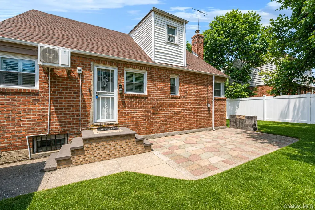12123 238th Street Rosedale NY 11422