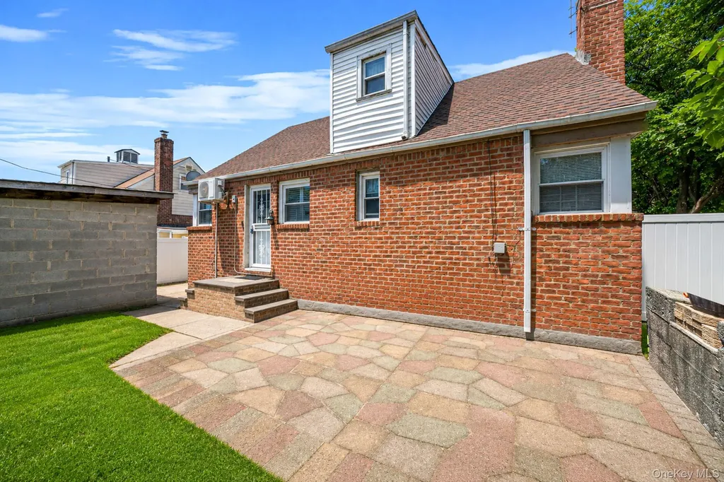 12123 238th Street Rosedale NY 11422