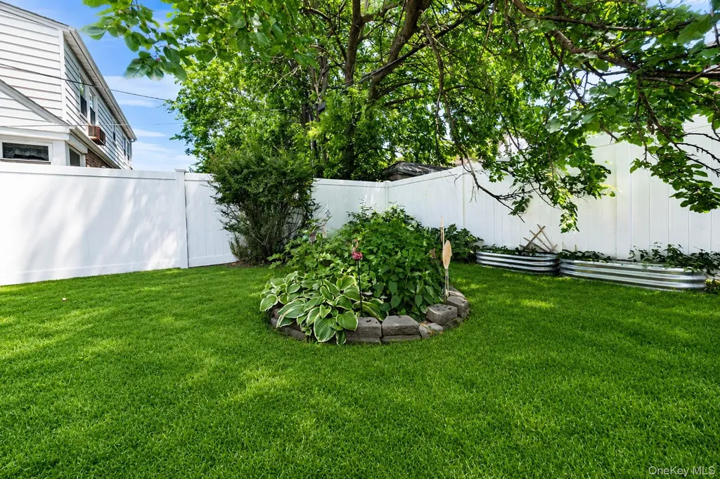 12123 238th Street Rosedale NY 11422