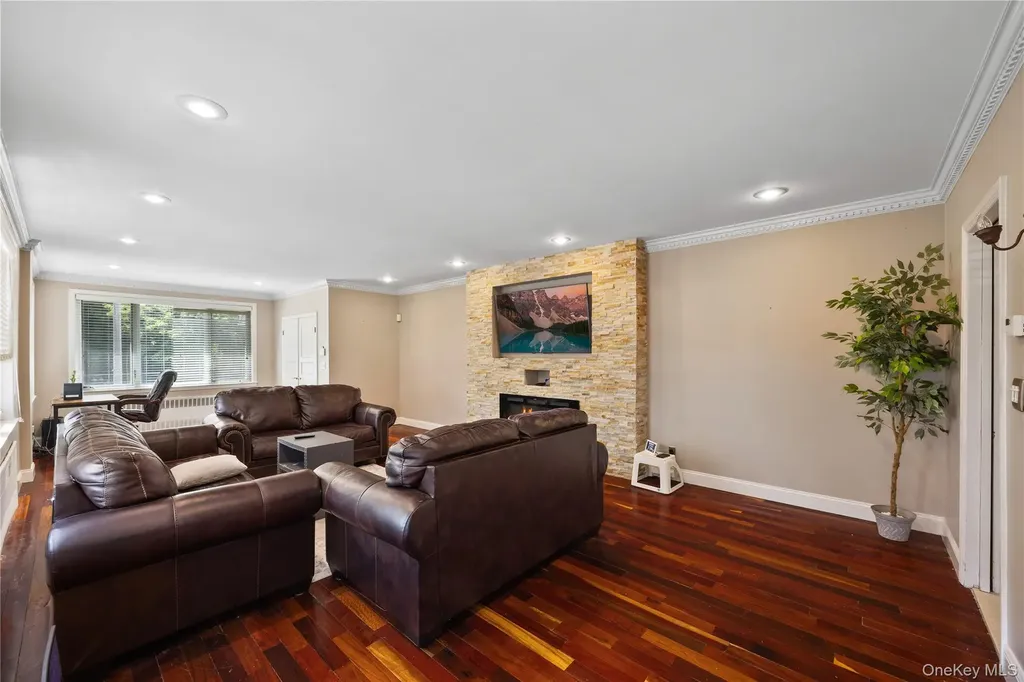 2328 Williamsbridge Road Bronx NY 10469