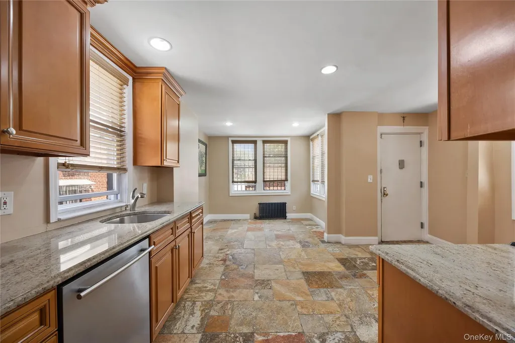 2328 Williamsbridge Road Bronx NY 10469