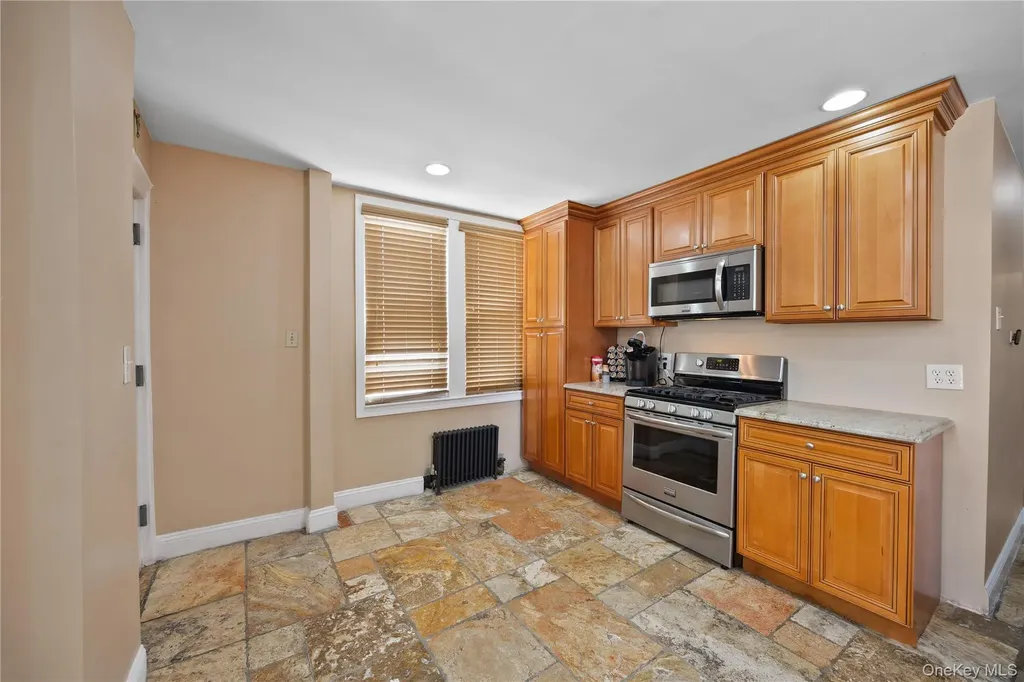 2328 Williamsbridge Road Bronx NY 10469