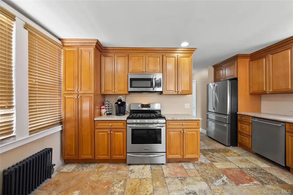 2328 Williamsbridge Road Bronx NY 10469