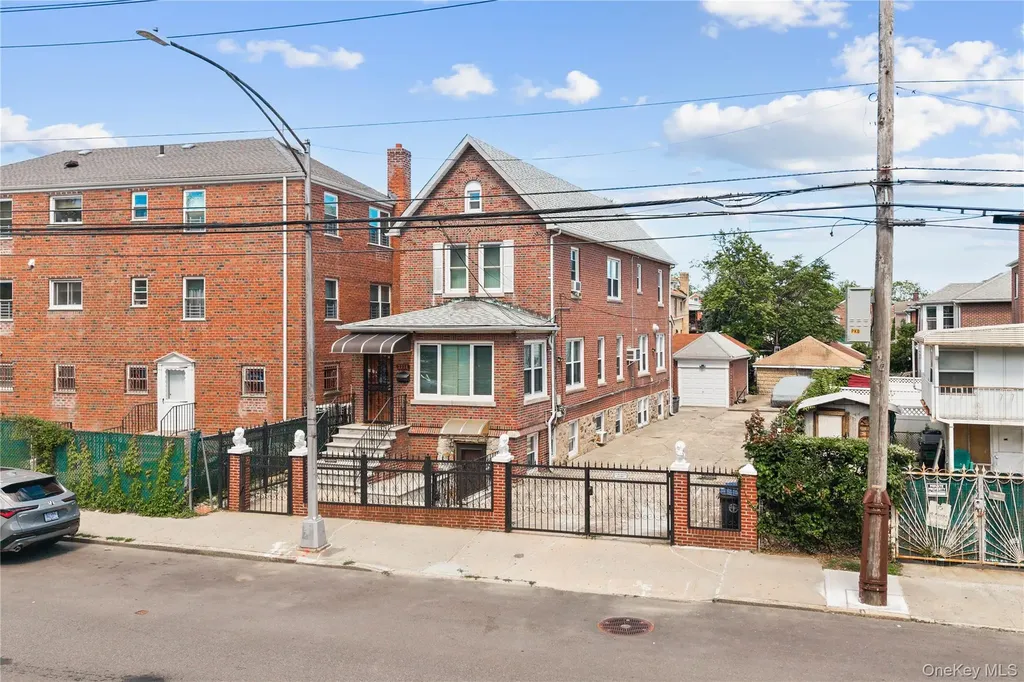 2328 Williamsbridge Road Bronx NY 10469