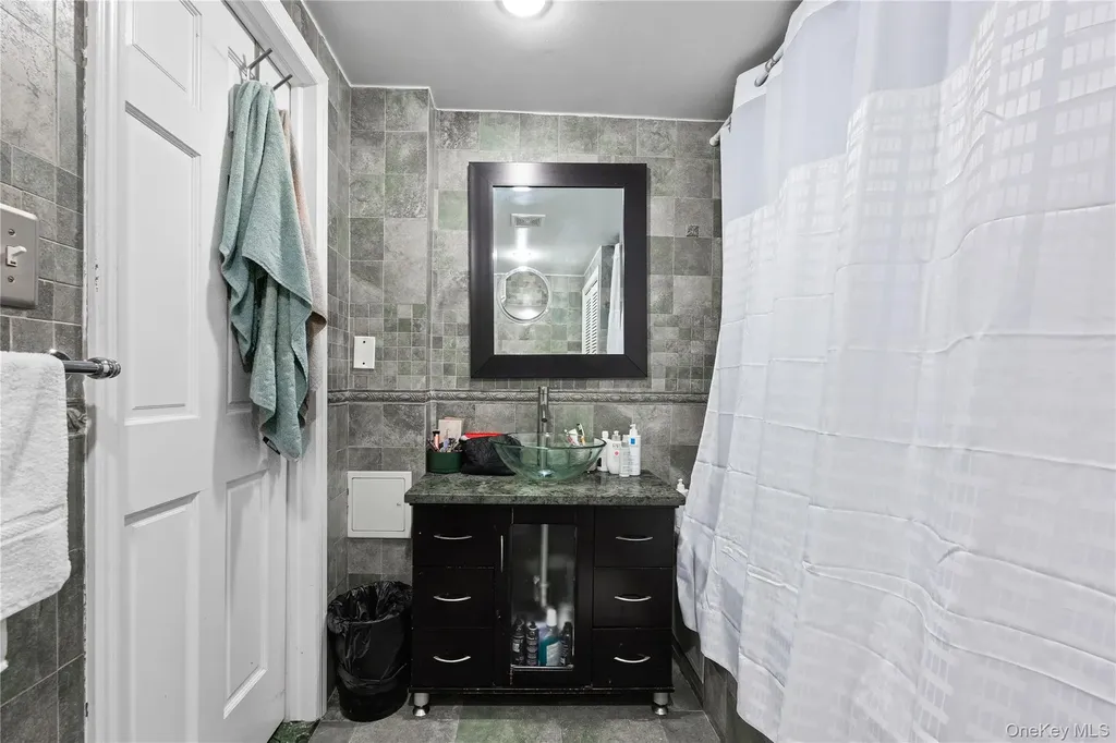 2328 Williamsbridge Road Bronx NY 10469