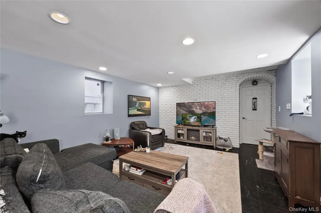 2328 Williamsbridge Road Bronx NY 10469