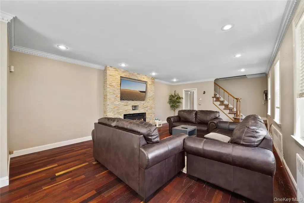 2328 Williamsbridge Road Bronx NY 10469