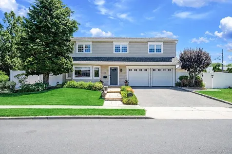 51 Skylark Road Massapequa Park NY 11762