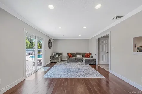 51 Skylark Road Massapequa Park NY 11762