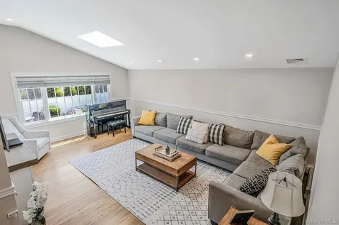 51 Skylark Road Massapequa Park NY 11762