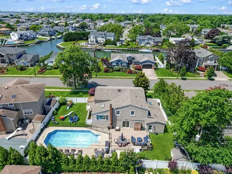 51 Skylark Road Massapequa Park NY 11762