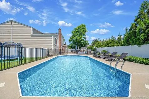 51 Skylark Road Massapequa Park NY 11762