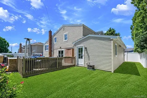 51 Skylark Road Massapequa Park NY 11762