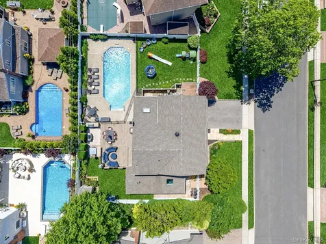 51 Skylark Road Massapequa Park NY 11762
