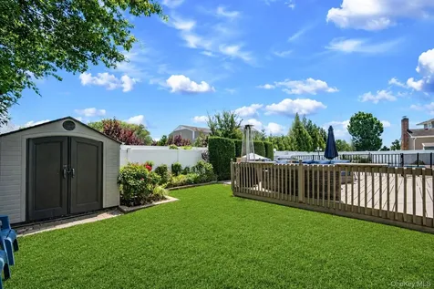 51 Skylark Road Massapequa Park NY 11762