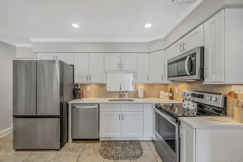 51 Skylark Road Massapequa Park NY 11762